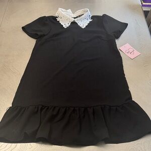 Elegant Black Midi Dress with Lace Collar